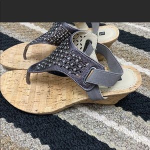 Size 7.5 ⭐️NWT White Mountain Grey Sparkly Cork Wedge Sandals.